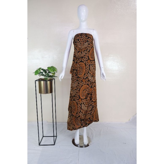 Bahan Batik Kombinasi Tulis Motif Babon Angrem Latar Hitam