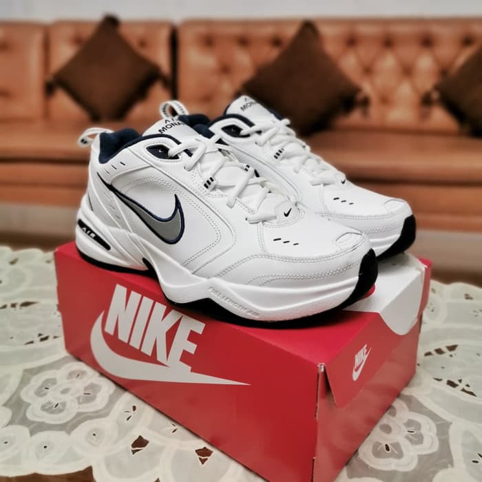 harga sepatu nike air monarch