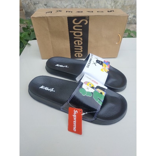 Sandal slide SUPREME slop pria wanita santai kaws sesame x streett premium distro