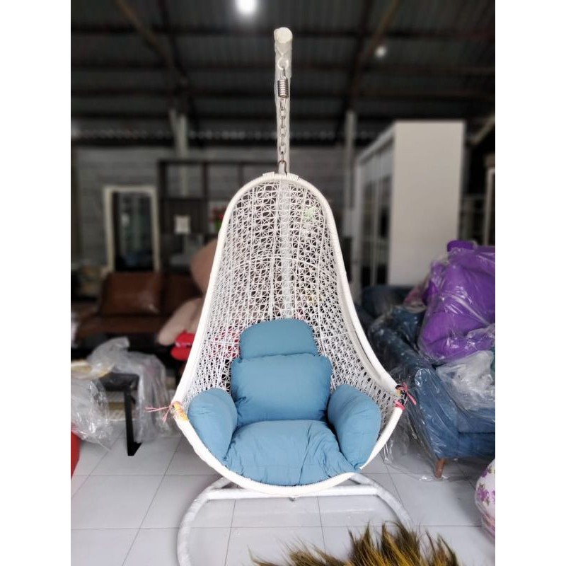 Ayunan gantung rotan sintetis