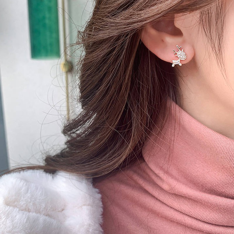 Anting Stud Desain Kepala Rusa Snowflake Aksen Berlian Untuk Natal