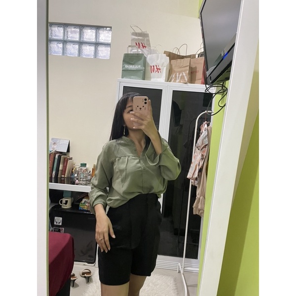 Preloved Kemeja Blouse The Executive Warna Matcha Sage Green