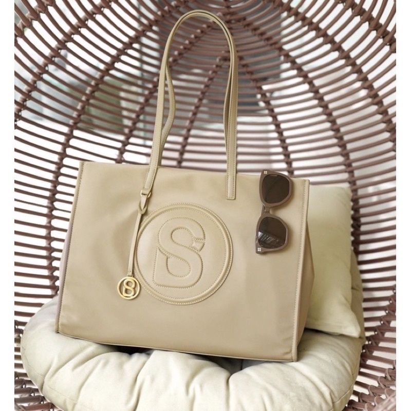 Aaliya nylon tote bag buttonscarves