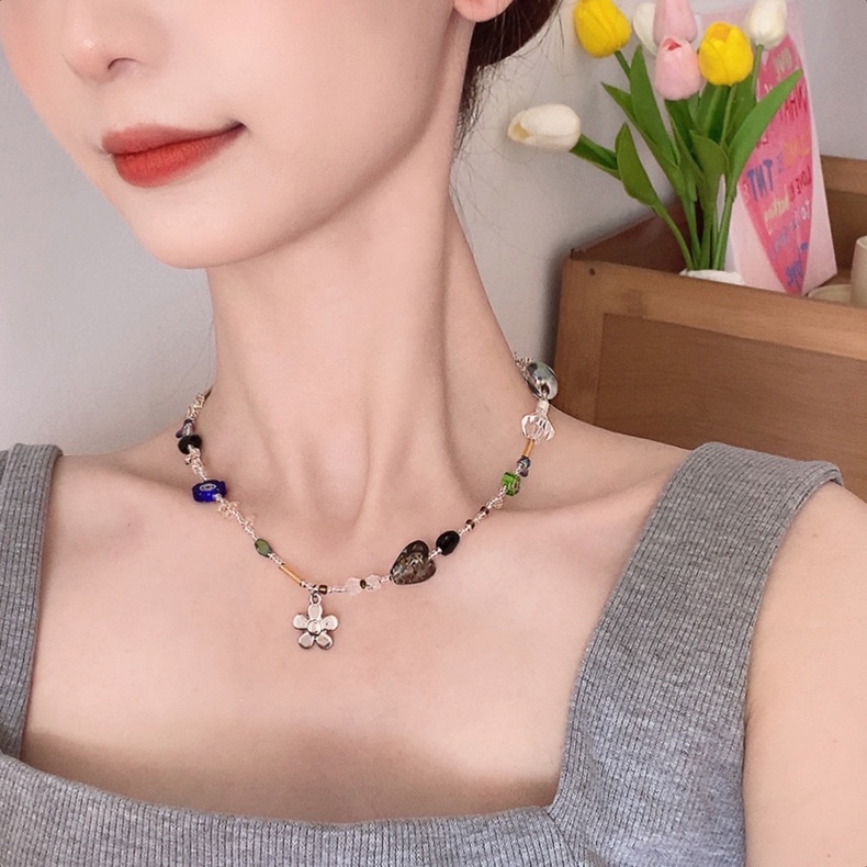 Kalung Rantai Dengan Liontin Kaca Kristal Bentuk Bunga Gaya Retro Korea Untuk Wanita