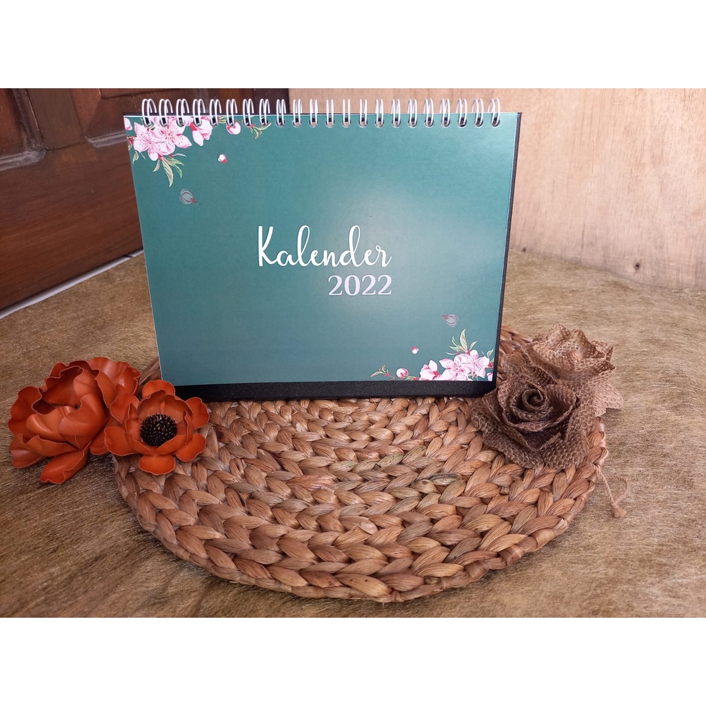 

PROMO DISKON Kalender Meja 2022 Custom Foto/Kalender Duduk/Souvenir Kalender Meja 2022