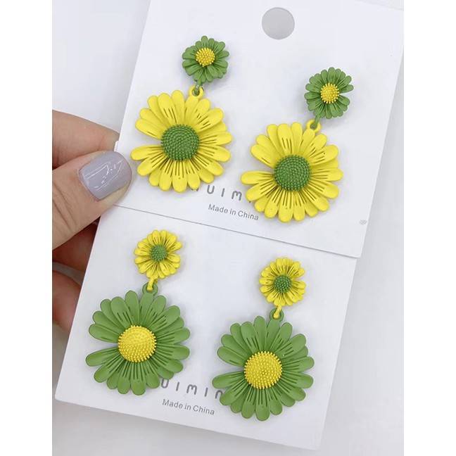 LRC Anting Tusuk Fashion Long yellow Small Daisy Contrast Notched Alloy K0888