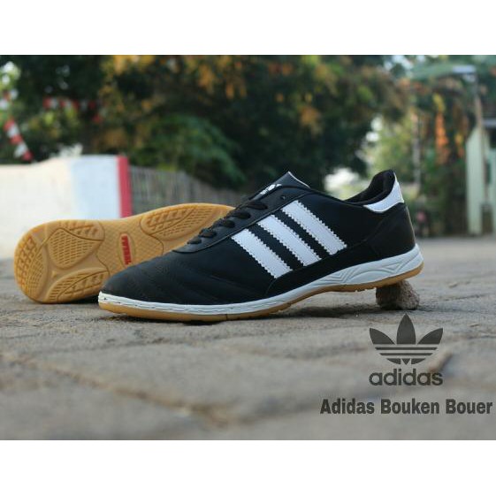 SEPATU FUTSAL ADIDAS KULIT LIST PUTIH