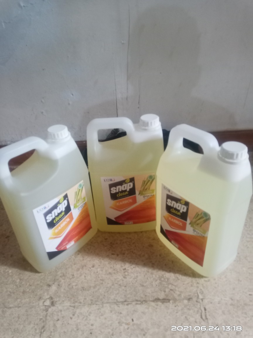 Karbol Mengandung Disinfektan Snap Clean 4 Liter