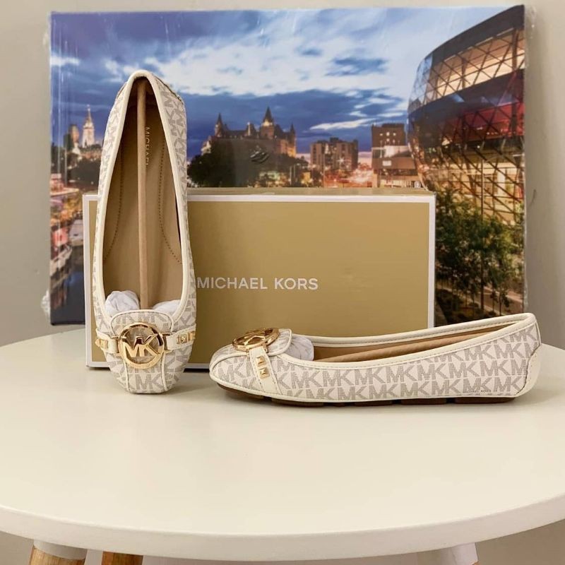 sepatu MK Fulton signature vanilla putih