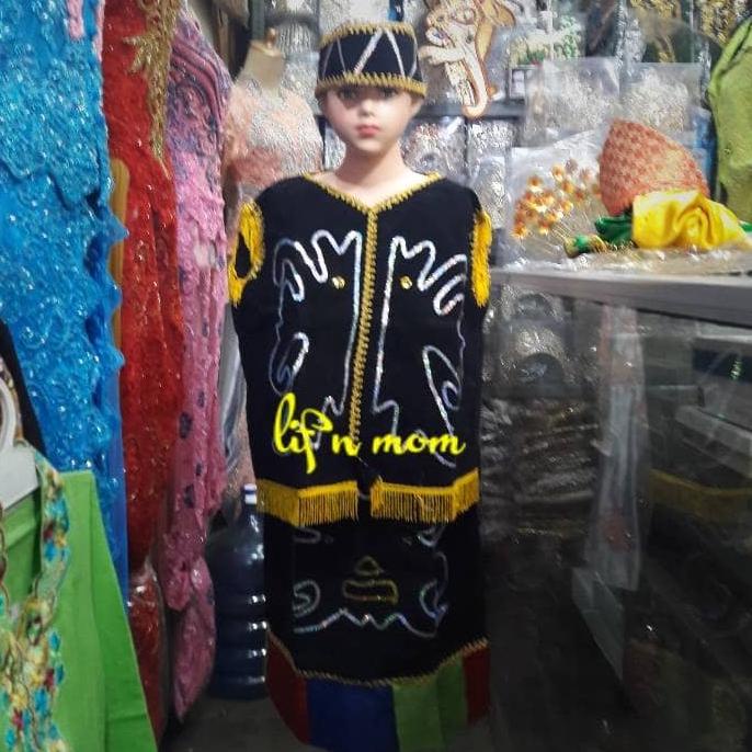 baju adat anak dayak kalimantan perempuan