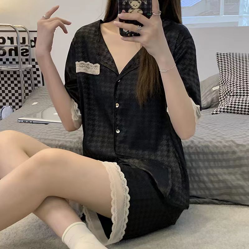 Baru atasan lengan pendek sutra es + celana pendek piyama / setelan homewear tipis