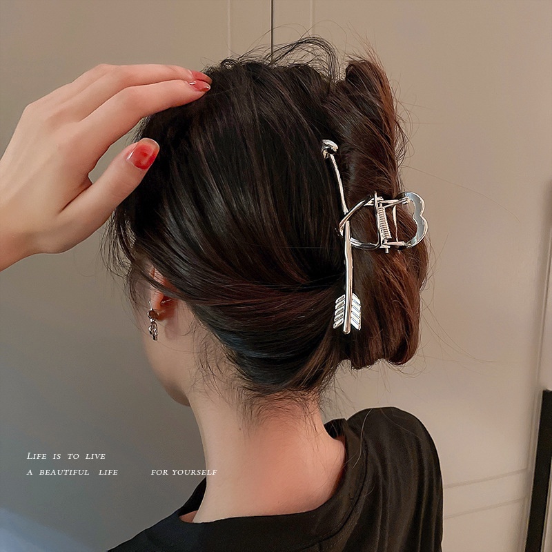 LOVE ARROW HEART METAL HAIRCLIP GLOSSY SHINY GOLD SILVER JEPIT JUMBO EMAS JEPITAN RAMBUT KOREA BESAR KUAT KETAT JEDAI WANITA ANAK CEPOL HAIR CLAW CLIP CAKAR PANAH SHARK ELEGAN