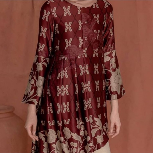 Flores tunik wearing klamby