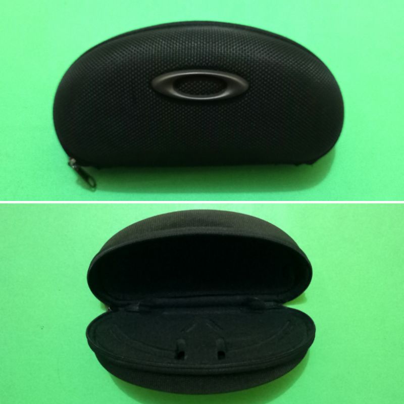 oakley vault softcase M frame tempat kacamata