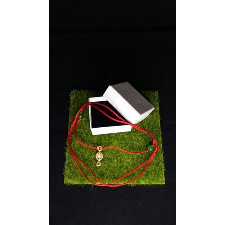 kalung tali merah liontin kode 999 dengan 2 batu giok hijau.