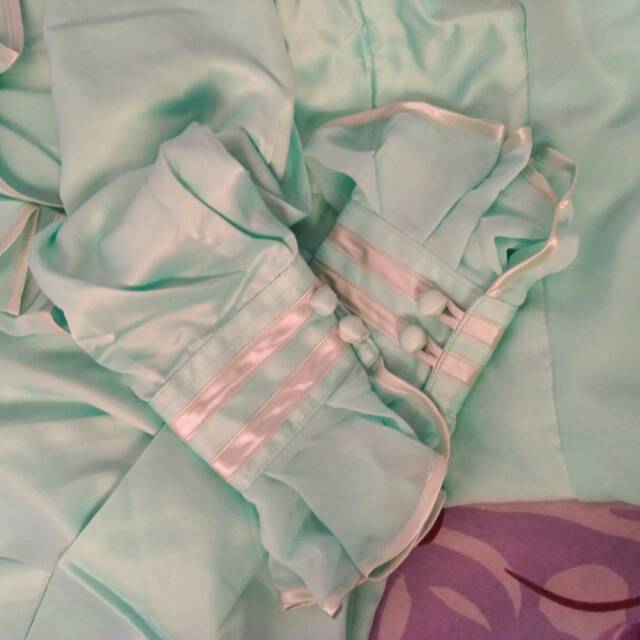 Preloved gamis saten roberto cavali warna hijau mint