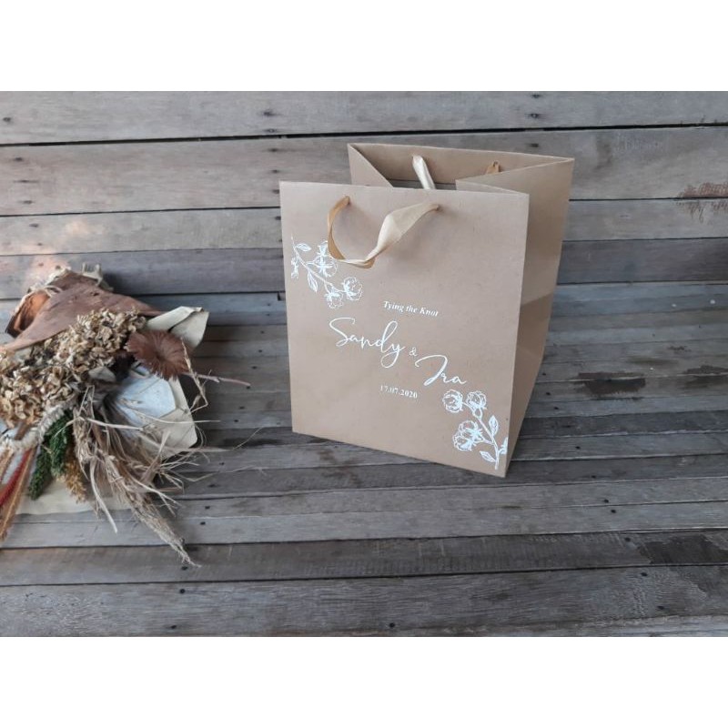 

PAPERBAG KOTAK NASI TALI PITA Uk. 22x22x25 KUAT, DAN RAPI