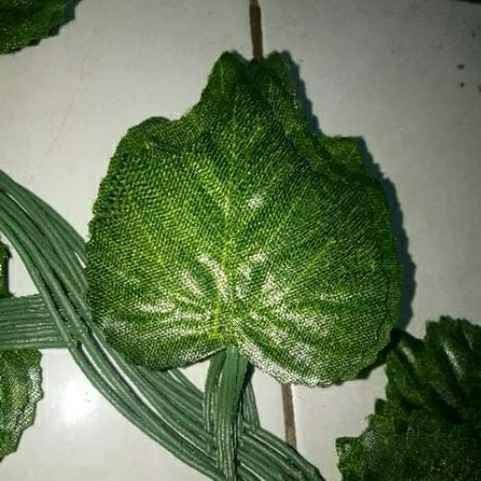 Tanaman Hias Gantung Daun Anggur Sintetis / Plastik