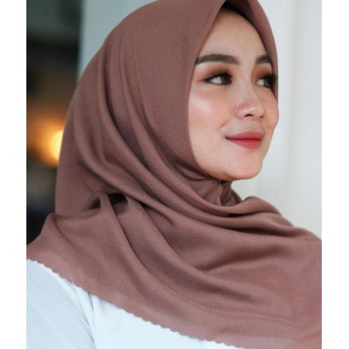 Bella Square Laser Jilbab Segi Empat Polycooton Premium 110 x 110 CM