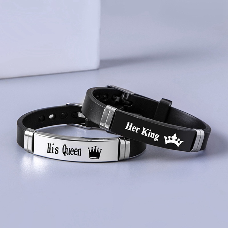 2pcs / Set Gelang Pasangan Bahan Silikon Warna Hitam Putih Desain Mahkota Her King His Queen Untuk Hadiah