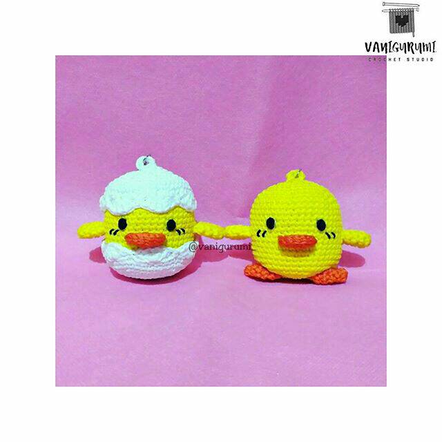 Amigurumi boneka rajut gantungan bebek piyo - piyo