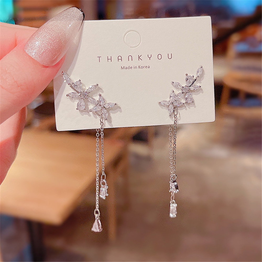 1 Pasang Anting Rumbai Panjang Bentuk Bunga Bahan Zirkon Gaya China Retro Untuk Wanita