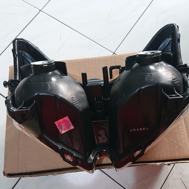 lampu depan Vario 110 old karbu 1 set plus reflektor merk win
