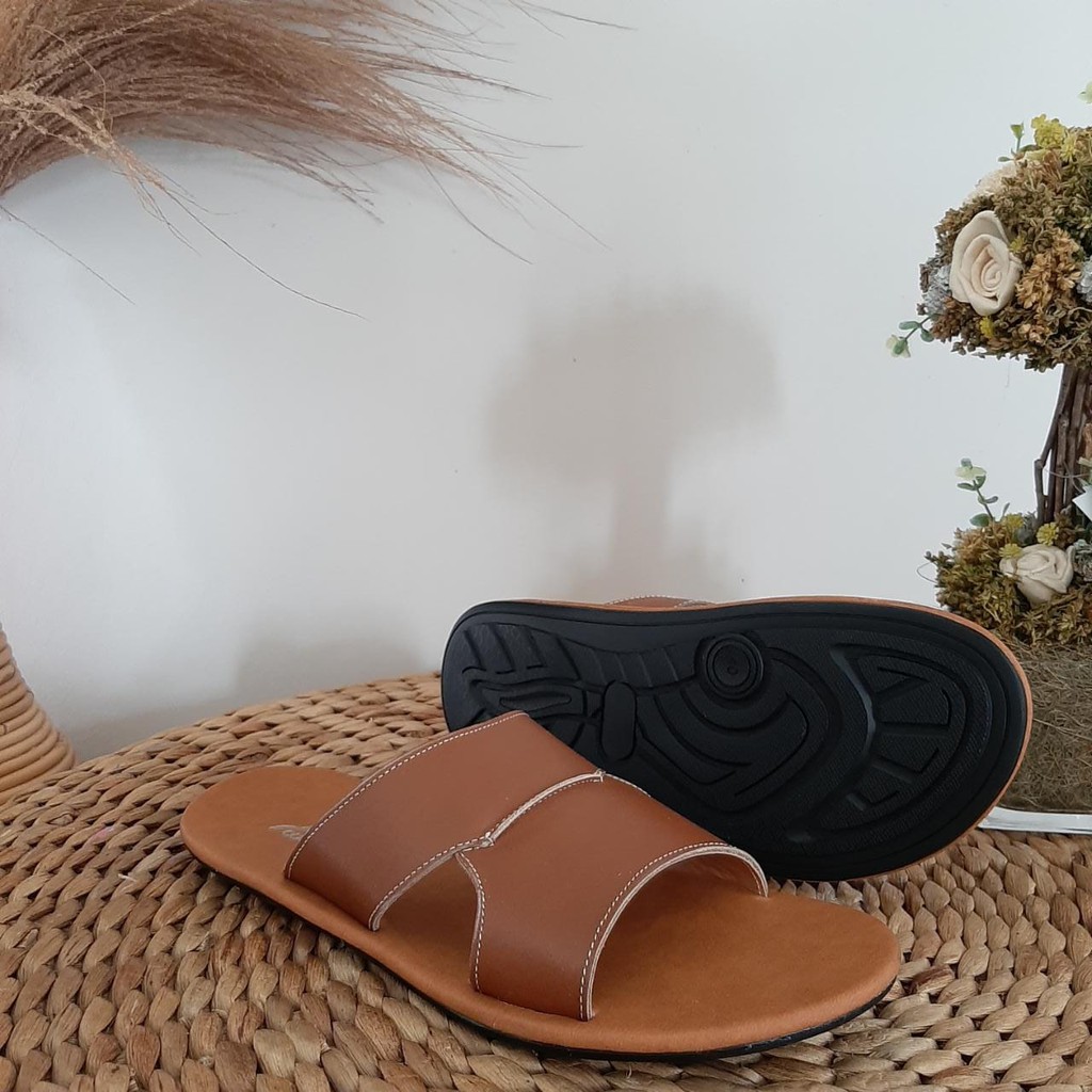 Temukan Sandal Casual Pria Kulit Asli Papirut Cool Calm Khas Garut