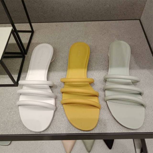 SLOP CNK SANDAL CHARLES AND KEITH ORIGINAL