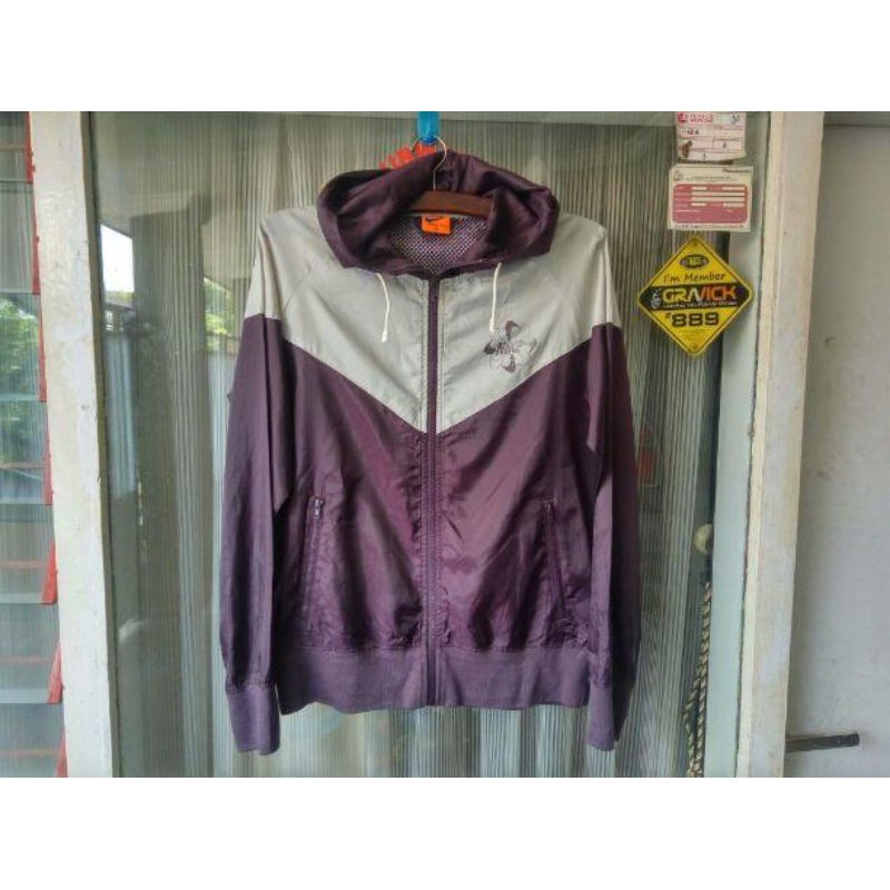 Jaket bomber windbreaker running NIKE pin wheel big swoosh logo vintage vtg.