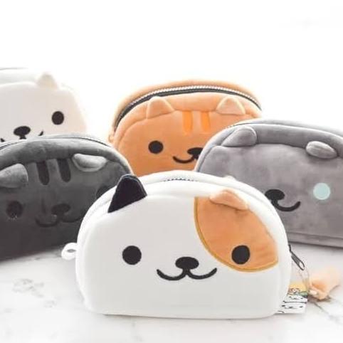 

BISA COD Neko Atsume Pencil Case / Kotak Pensil Kucing / Pouch Boneka/TEMPAT PENSIL AESTHETIC/TEMPAT PENSIL ANAK PEREMPUAN/TEMPAT PENSIL LUCU/TEMPAT PENSIL 3D/TEMPAT PENSIL TRANSPARAN/TEMPAT PENSIL LUCU/TEMPAT PENSIL KOREA/TEMPAT PENSIL KAIN/TEMPAT PENSIL