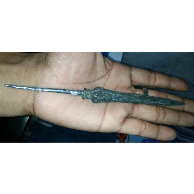 pusaka tombak biring