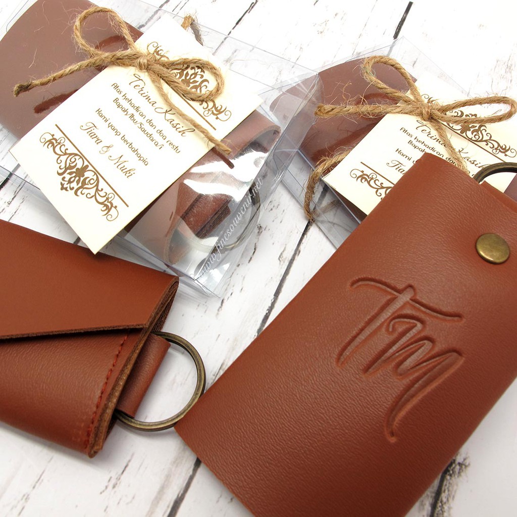 Souvenir : Tambahan Emboss nama di Bahan Kulit Dompet Kartu Pouch Sampul Paspor dll