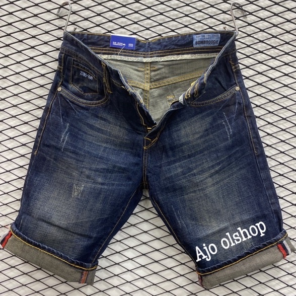 celana jeans bombogie// celana pendek pria// denim pendek bombogie// fashion pendek// distro sobek