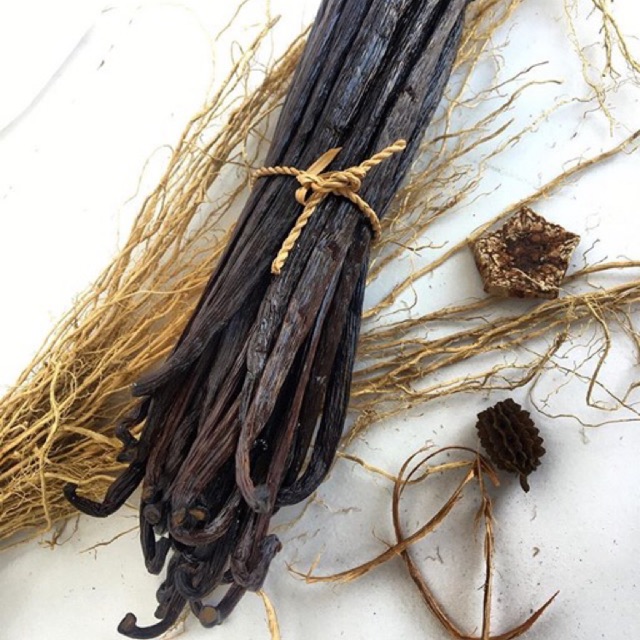 

Gourmet Vanilla Bean / Vanili Planifolia ( Madagaskar ) Premium Grade 50 Gr