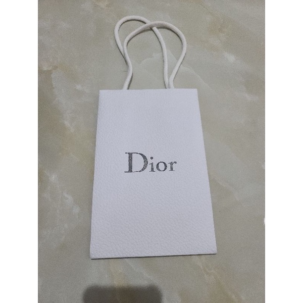 

Paper Bag Dior Putih