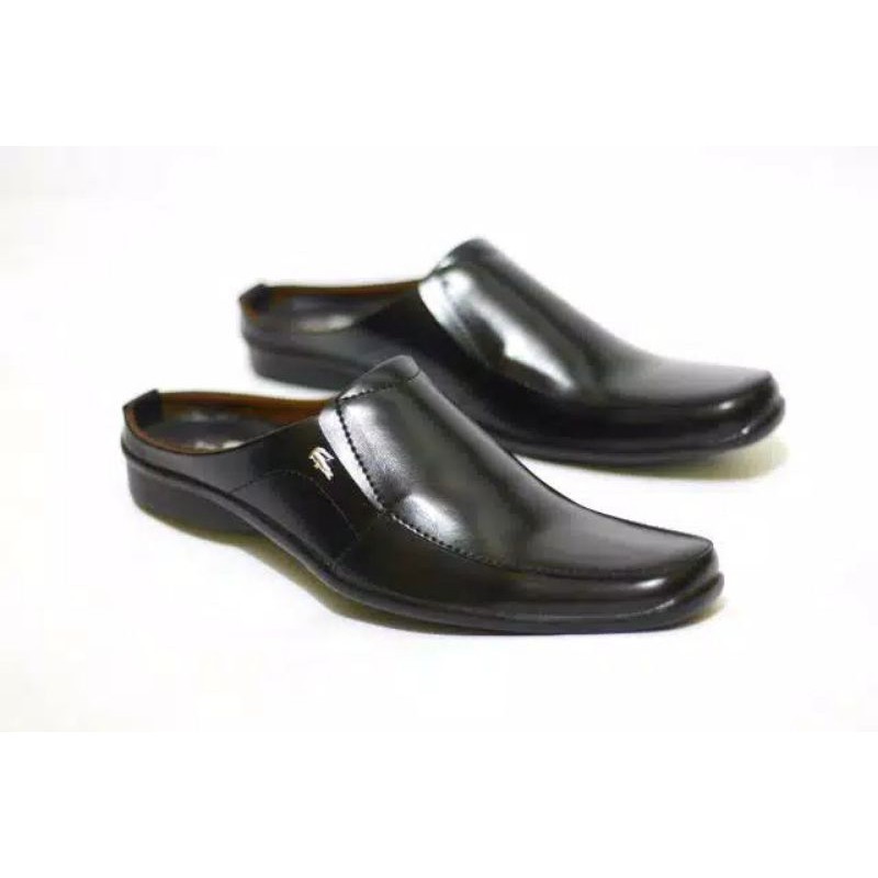 Sandal sepatu crocodile bustong putih casual slop santai pria murah formal kerja