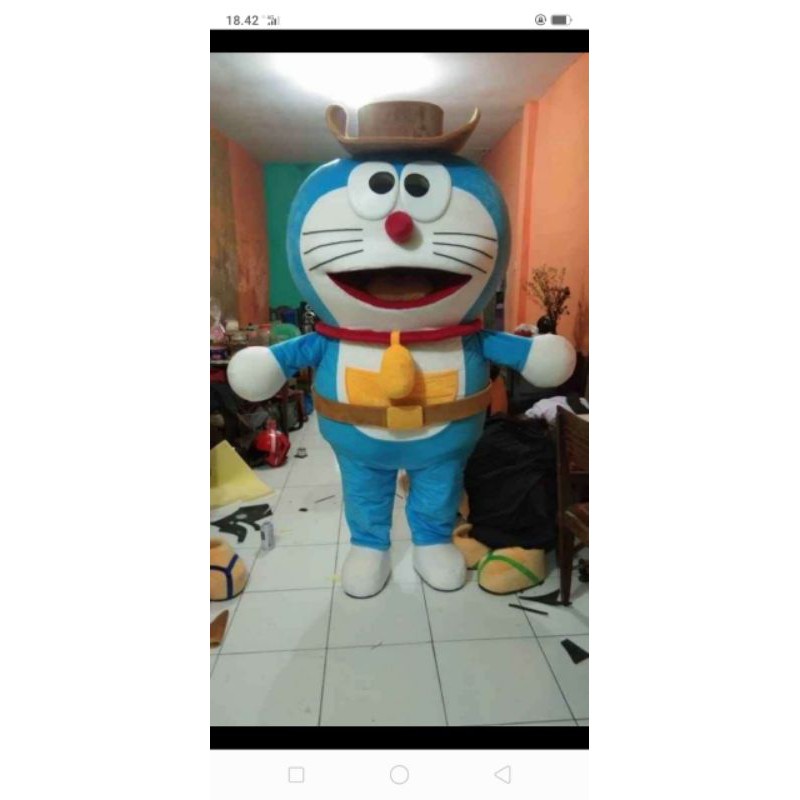 kostum badut Doraemon besar