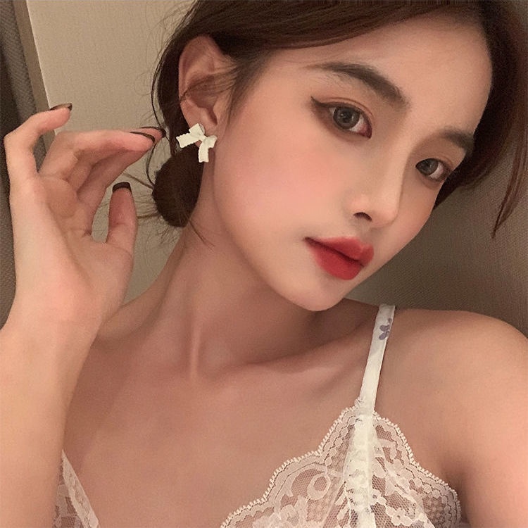 Busur stud anting-anting wanita musim panas baru trendi kualitas anting-anting sederhana niche desai