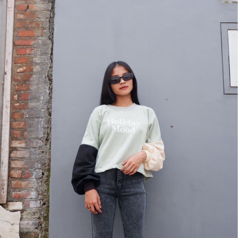 HOOLIDAY CROP SWEATER OVERSIZE LENGAN BALON / SWEATER HOLIDAY CROP JUMBO / SWEATER JUMBO OVERSIZE / 