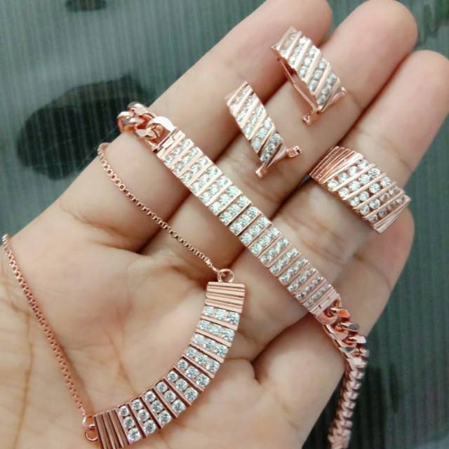 Set Replika Berlian Medan