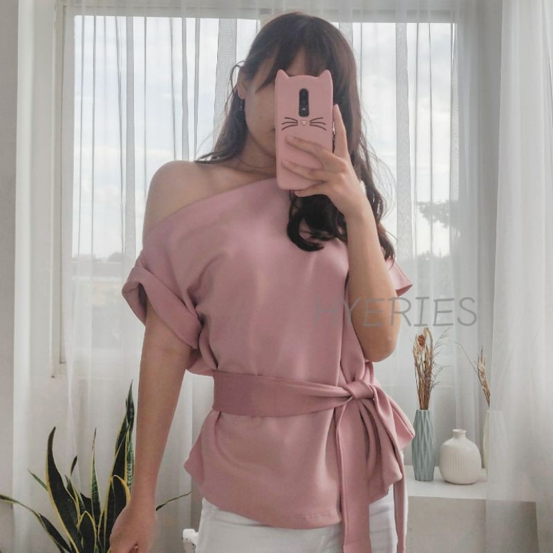 HYERIES VIENNA Atasan Casual Wanita Korea Sabrina One Shoulder / Off Shoulder Top / Blouse Wanita