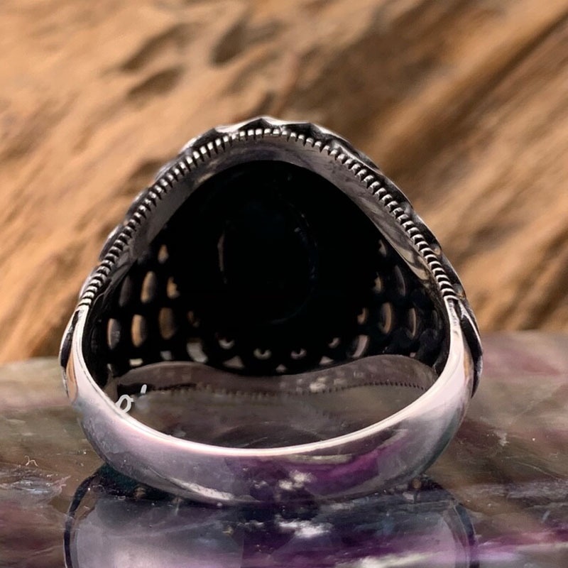 Cincin Bahan Titanium Steel Warna Silver Hias Batu Permata Kristal Hitam Gaya Vintage Untuk Pria