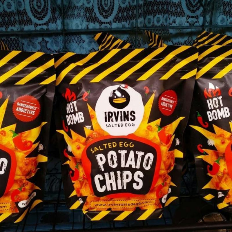 

Irvins Salted Egg Hot Bomb Potato Chips 105 gr | Irvin