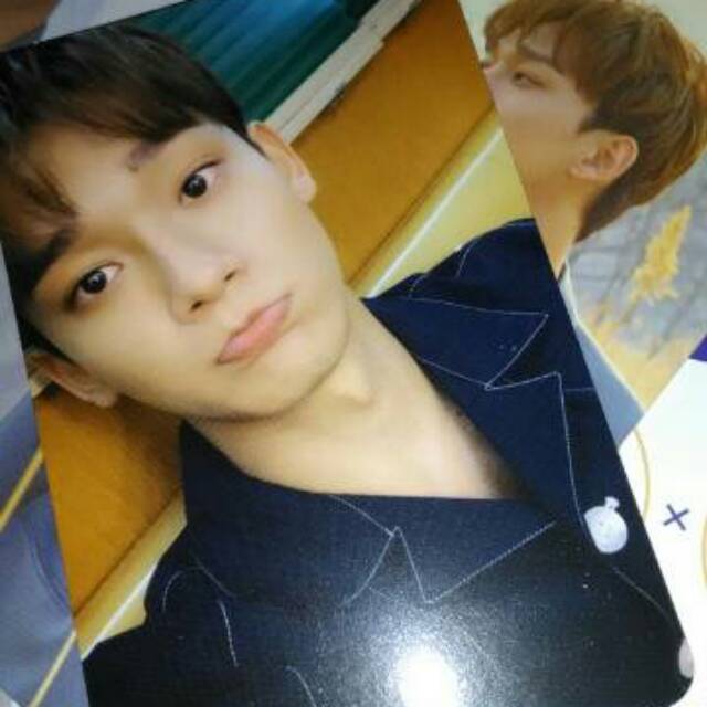 AUTHENTIC CHEN Photocard - April and a Flower