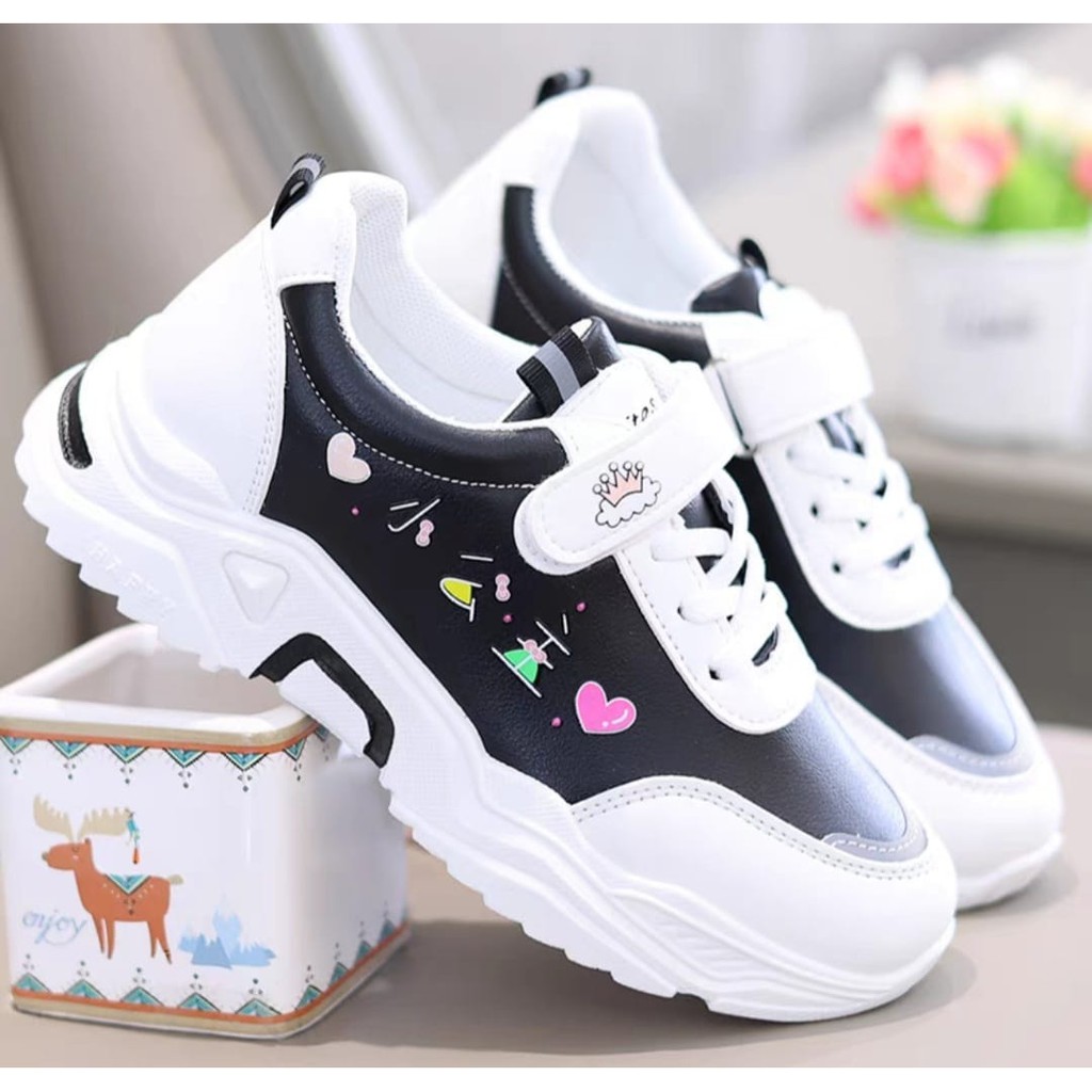 REIN SEPATU SNEAKERS ANAK WA518