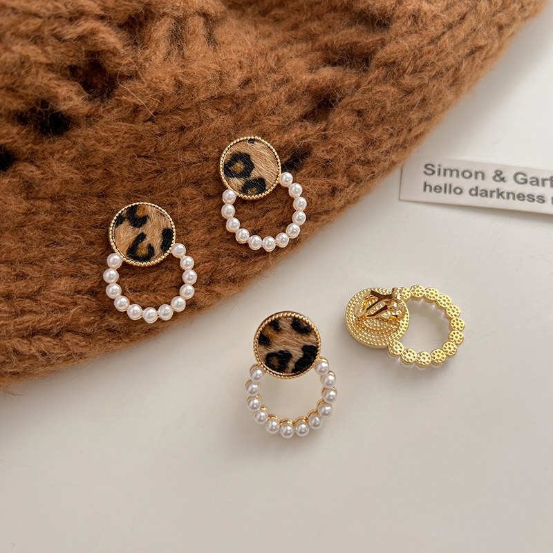 Anting Stud Bentuk Lingkaran Motif Print Leopard Aksen Mutiara Gaya Retro Perancis Untuk Wanita