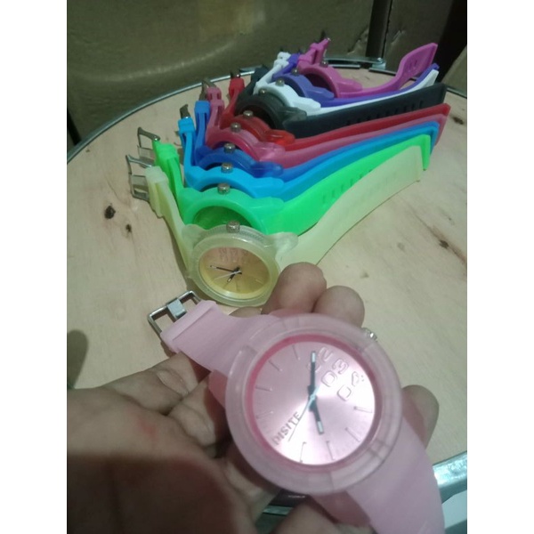 JAM TANGAN CEWEK DISITE KARET WARNA