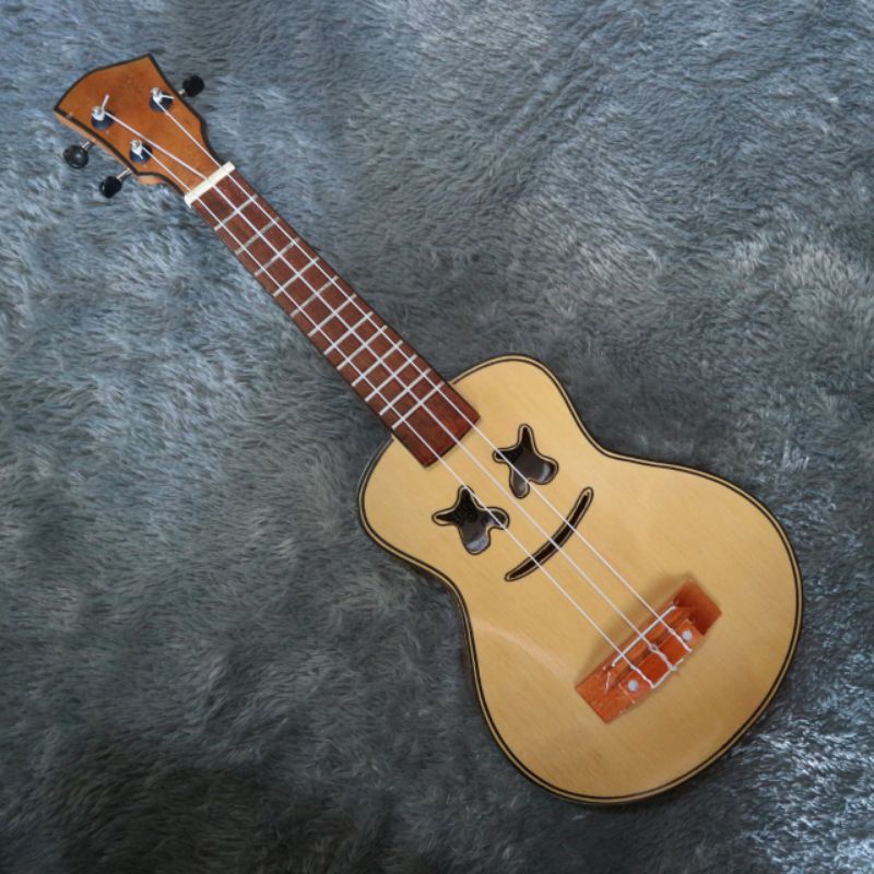 UKULELE PARE MOTIF SENAR 3