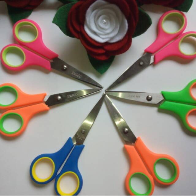 

emigo scissors. gunting tajam warna unik.